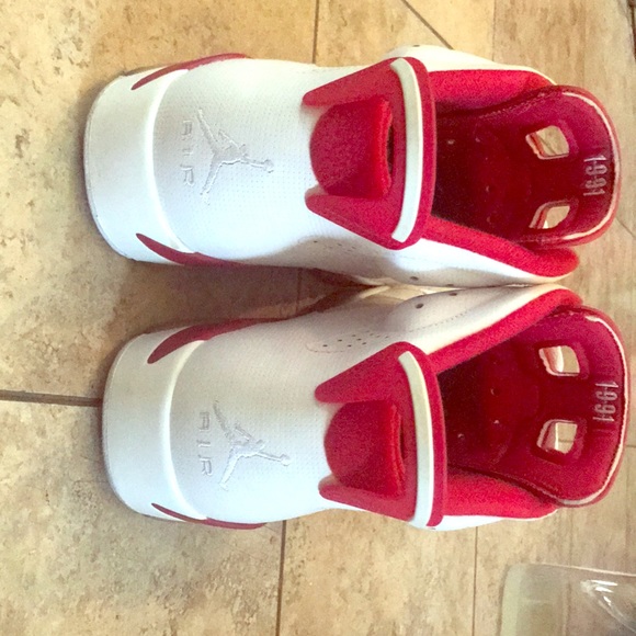 Jordan’s  retro 6 ( white Maroon) - Picture 1 of 4